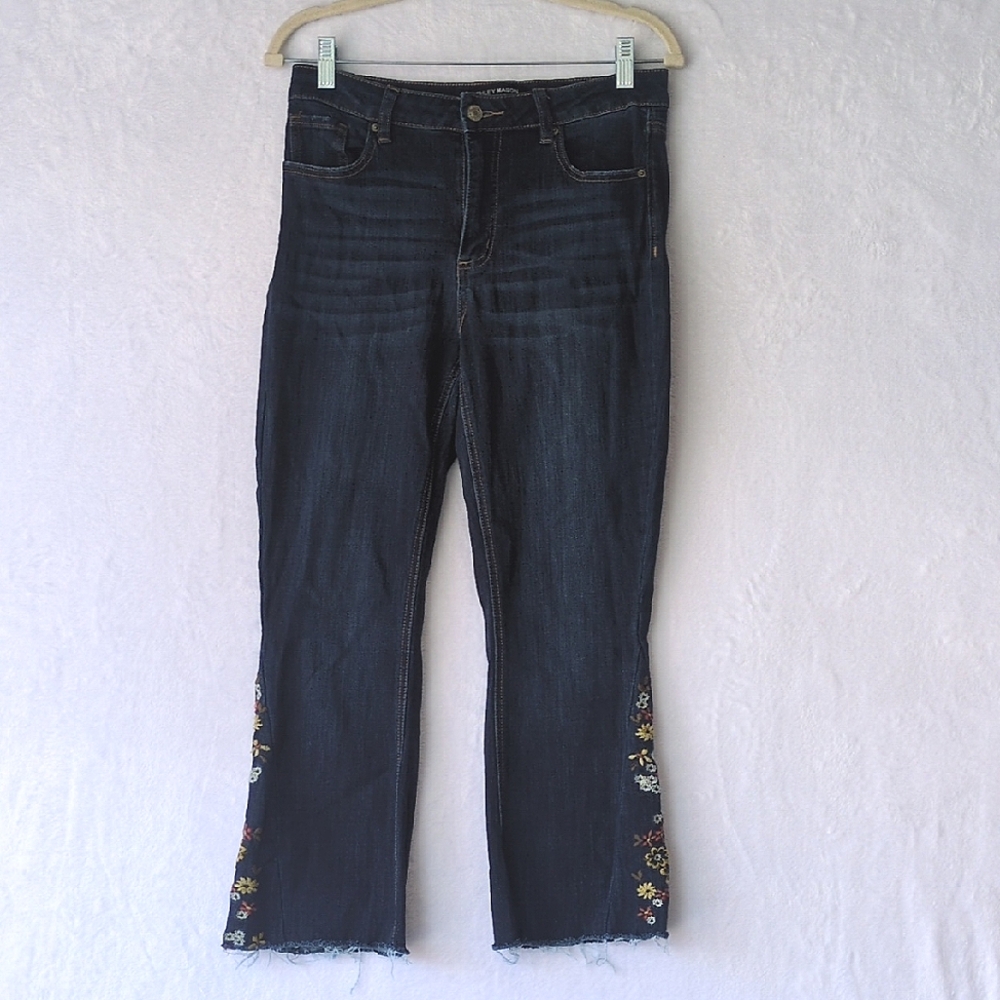 Ashley Mason Junior's Floral Embroidered Cropped Jeans Size 9